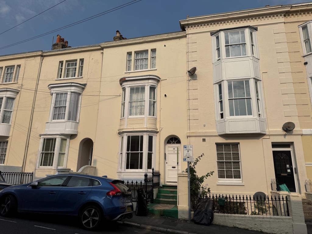 Lot: 26 - TWO-BEDROOM TOWN CENTRE GARDEN FLAT - Alternate Street View